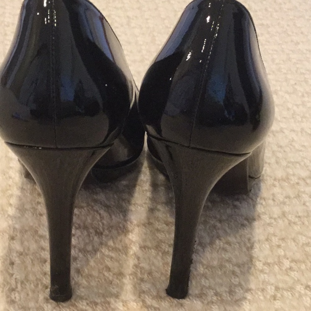 Stuart Weitzman - Picture 3 of 5